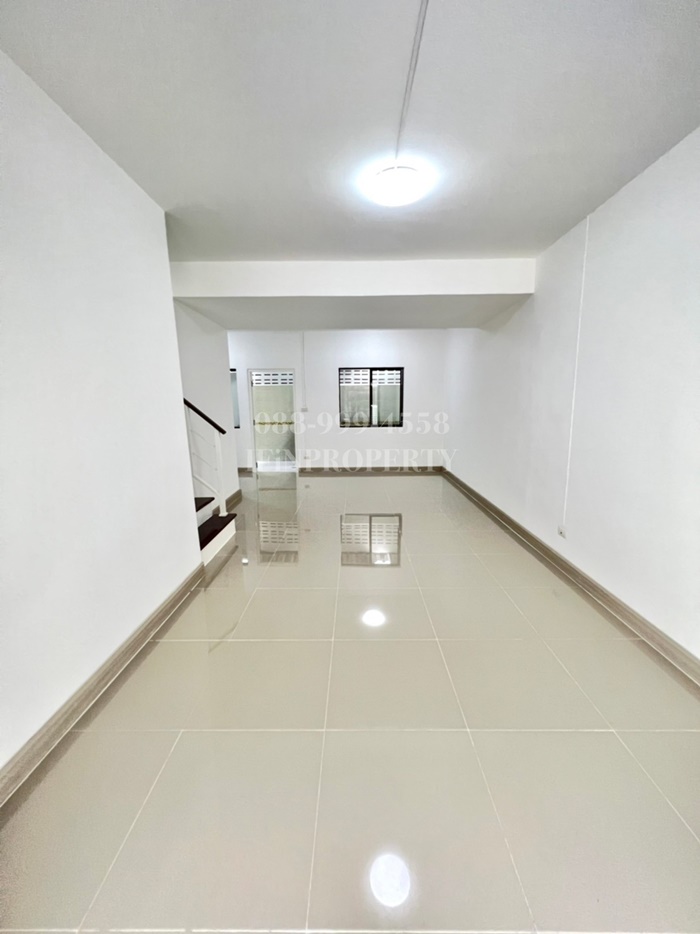 ขายถูก ทาวน์เฮ้า2 ชั้น Renovateใหม่ พฤกษา 58/1 ซอยลาดกระบัง 54 ข้างสนามบินสุวรรณภูมิ